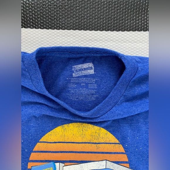 BLOCKBUSTER VIDEO Mens Large Blue Vtg/Retro Style Graphic Y2K T-shirt - Picture 3 of 6